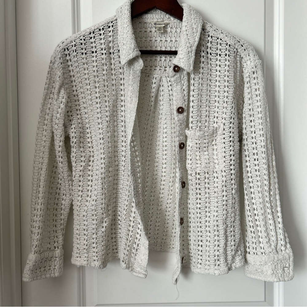 Versona Crochet Style Cardigan Size Medium With Brown Buttons White
